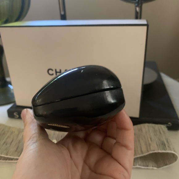 CHANEL Vintage Button Clamsell Eyeglass case - Curved shape for large Lenses - Picture 6 of 7